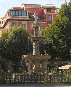 Granada Imprescindible, Un paseo por la ciudad